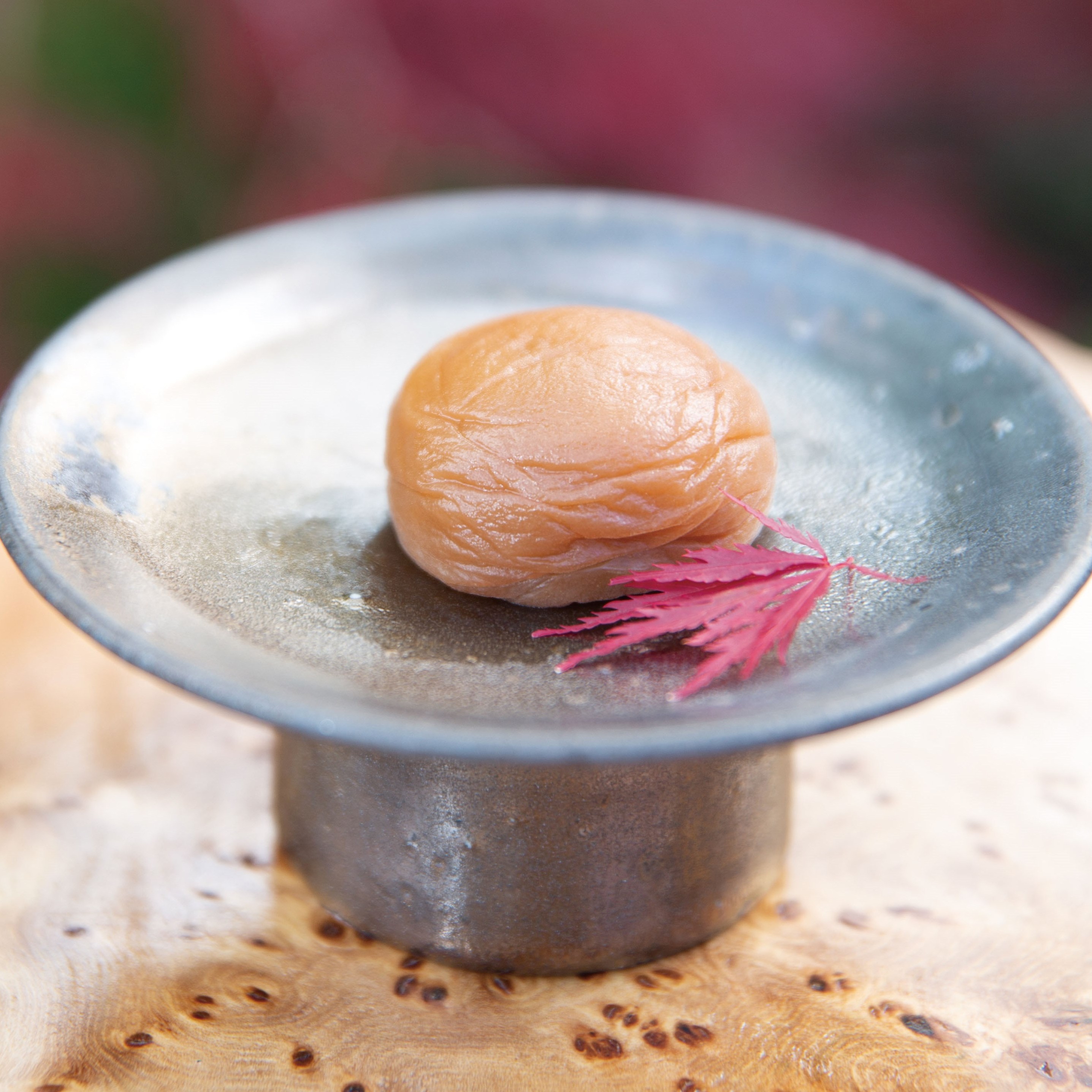 秋の梅干しイメージ